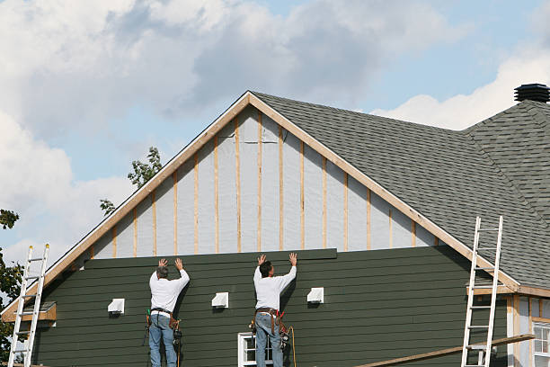 Professional Siding Installation technician working in Kingsville, MD